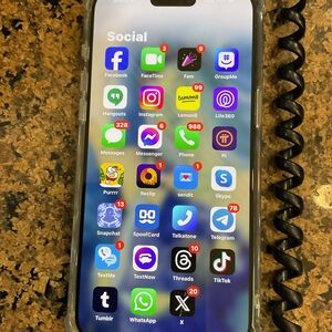 IPHONE 12 PRO MAX TIK TOK/ MUSICAL.LY PRE INSTALLED